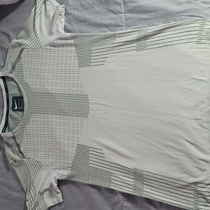 Nike Seamless Short Sleeve Small Shirt